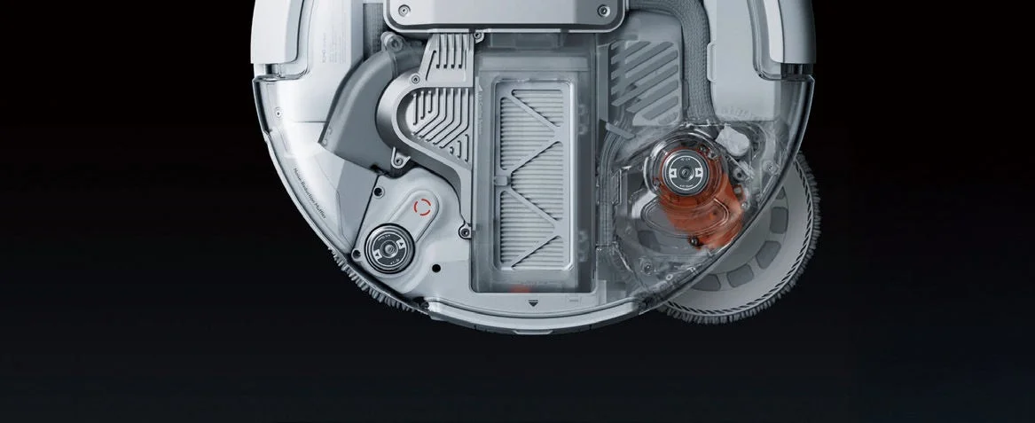 デュアル伸縮式アームで壁際や隅まで清掃するDJI ROMOの底部