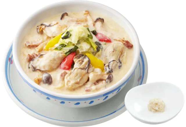 ジョリーパスタの「瀬戸内産牡蠣のクリームスープ」で、肉厚な牡蠣と野菜がたっぷり入ったクリームパスタ、西洋わさび添え