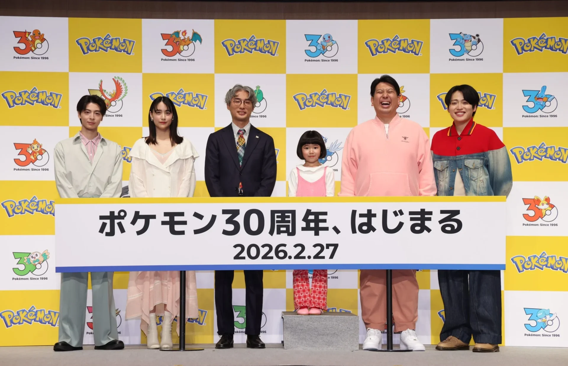 ポケモン30周年キックオフ発表会に登壇したゲストと宇都宮COOの集合写真