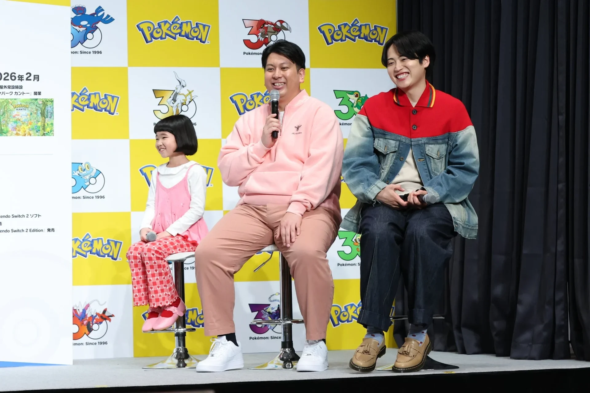 発表会でトークする永尾柚乃さん、レインボーのジャンボたかおさん、池田直人さん