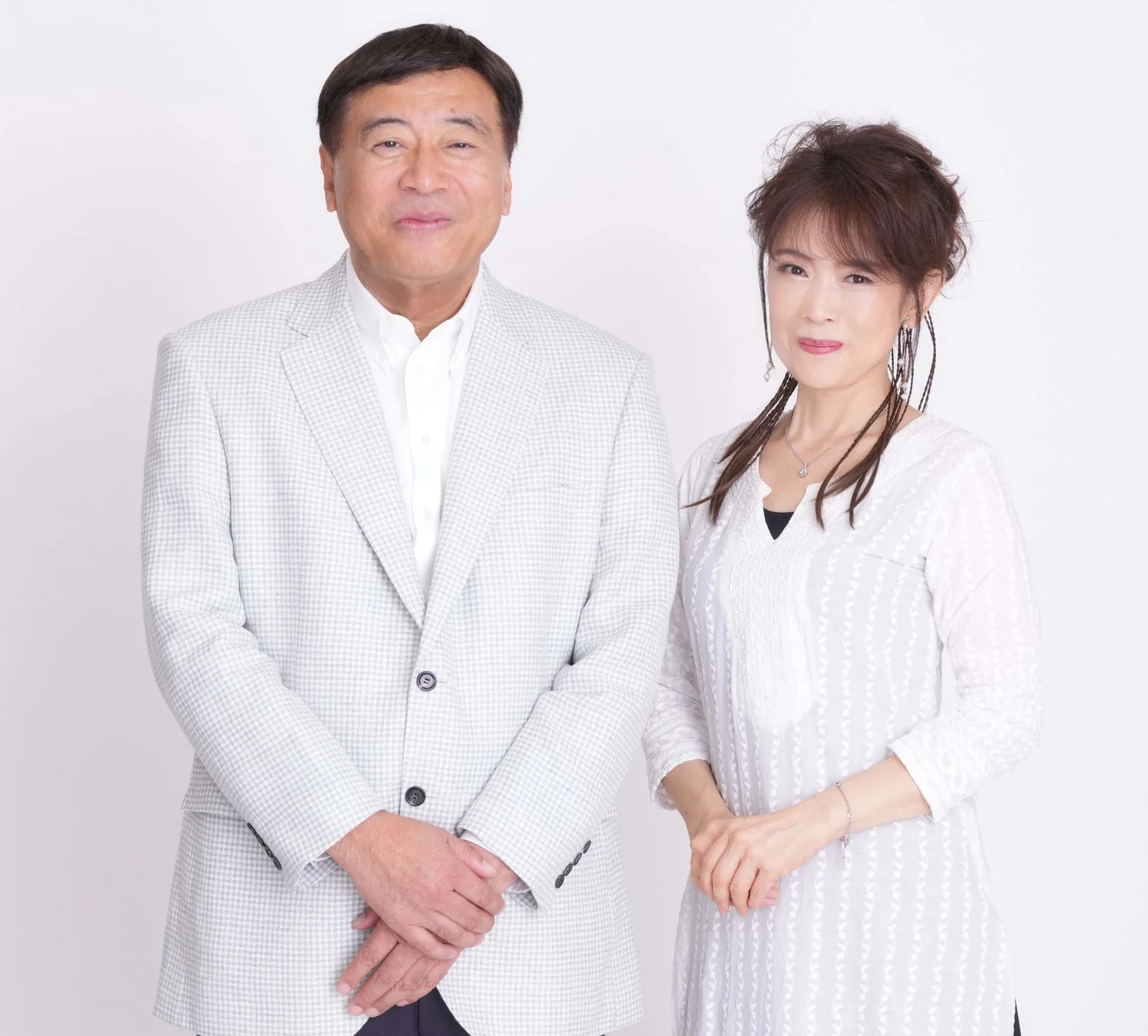 夢グループの石田重廣社長と保科有里さんのツーショット写真