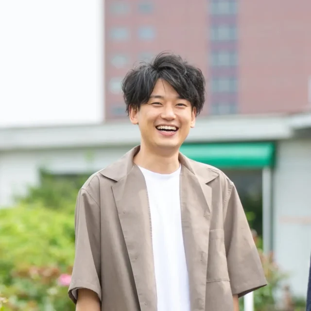 株式会社トリファ代表取締役 嘉名雅俊氏の笑顔の写真