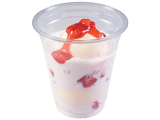 いちごの果肉と練乳、杏仁が溶け合うかっぱ寿司の「まぜまぜシェイク いちご練乳杏仁&バニラ」