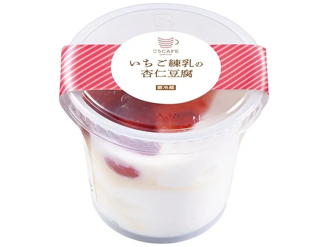 テイクアウト用のカップに入ったかっぱ寿司の「いちご練乳の杏仁豆腐」