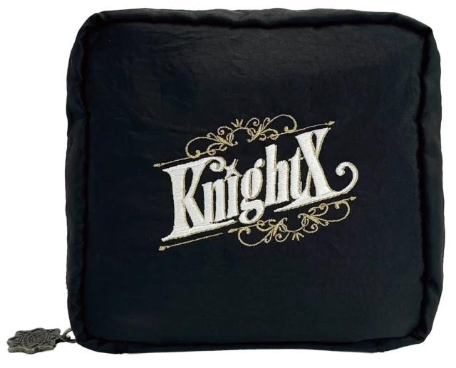 騎士X 春グッズ スクエアポーチのオリジナルデザイン