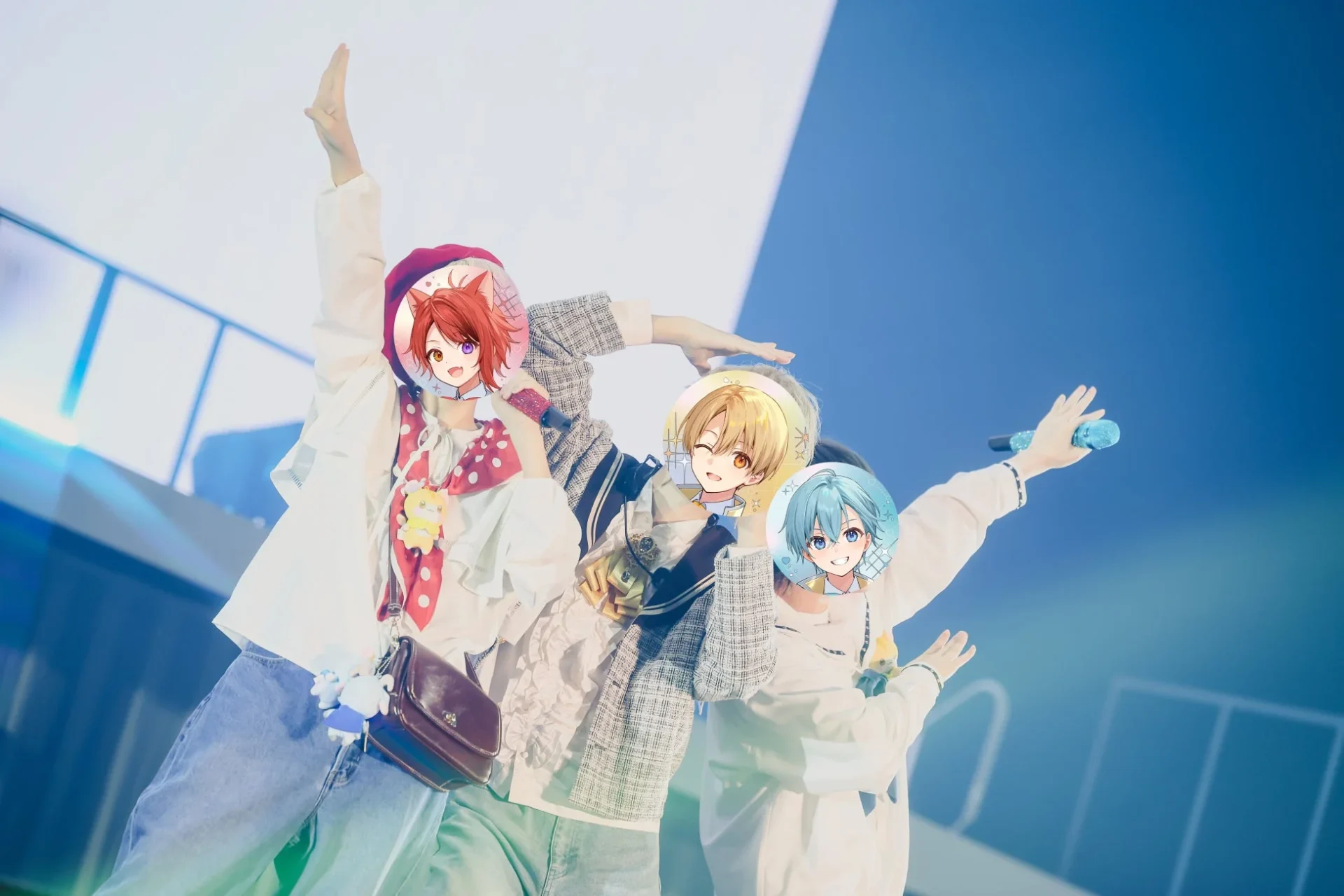 るぅとワンマンライブ「信号機組」莉犬ところんとポーズをとるるぅと