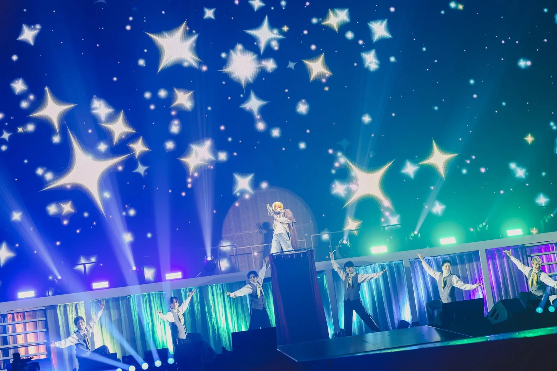 るぅとワンマンライブ「君と僕の約束」星が輝くステージで歌い踊るるぅととダンサー