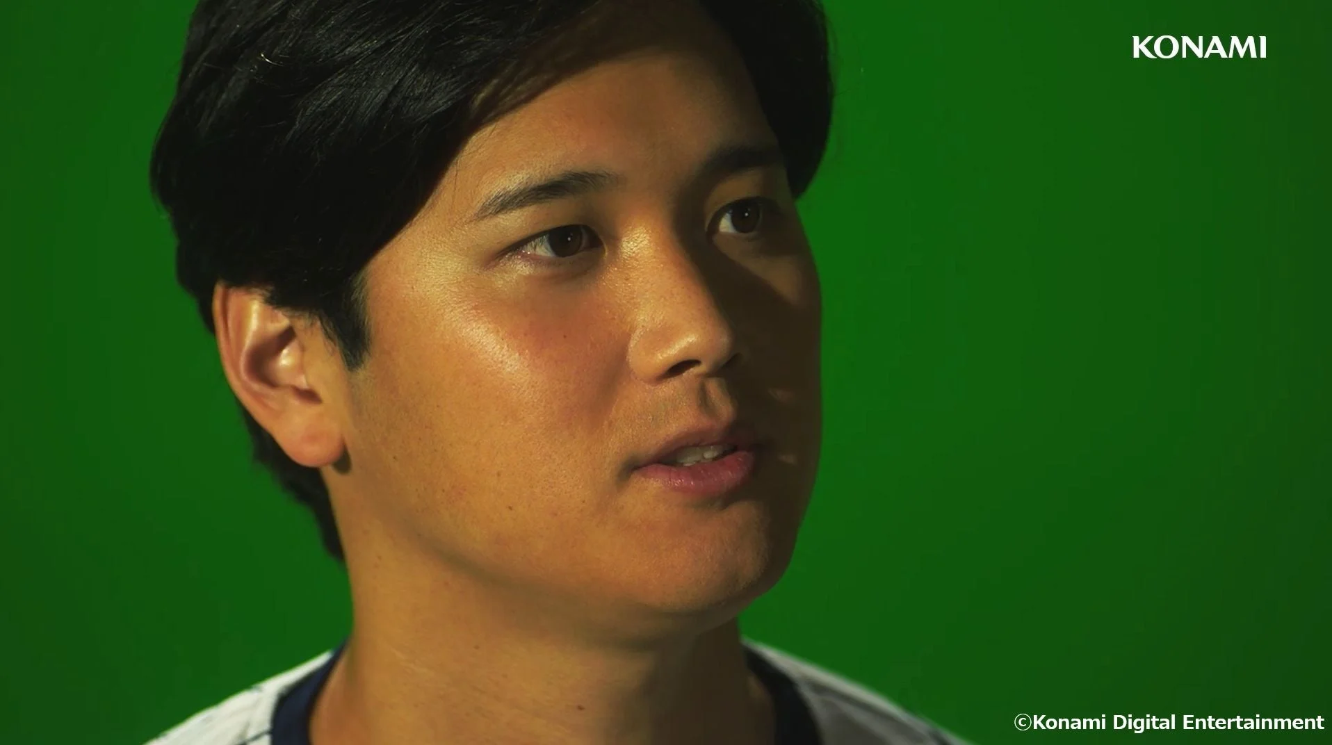 大谷翔平選手がサイ・ヤング賞について語るインタビュー中の表情。