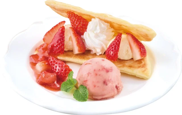 ジョリーパスタ 新発売の焼きたてパイ苺のミルフィーユ