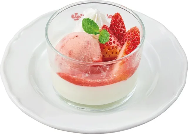 ジョリーパスタ 継続販売中の苺のグラスドルチェ