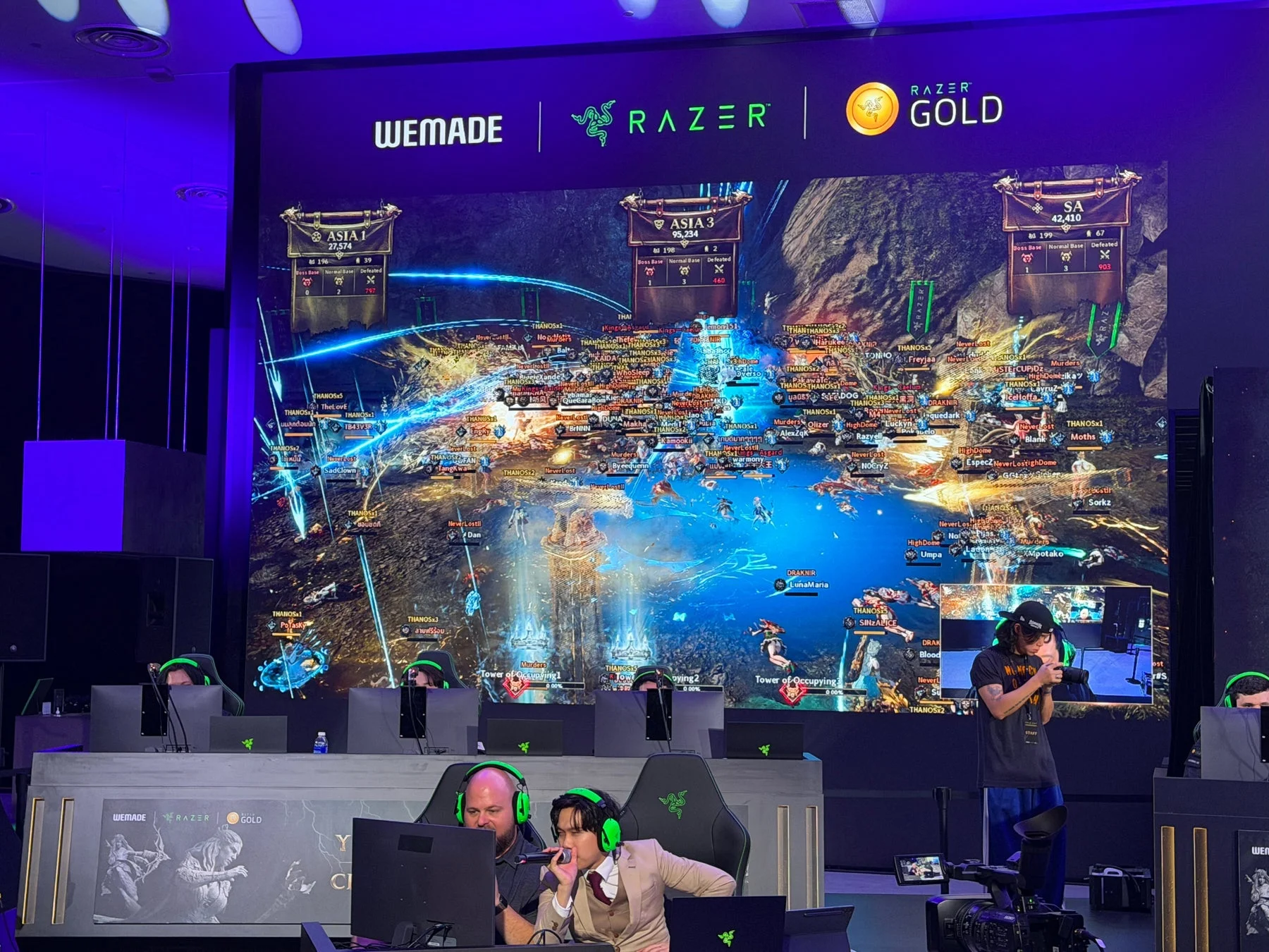 YMIRカップワールドチャンピオンシップのeスポーツ会場とゲームプレイ画面