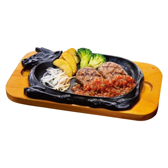 ビッグボーイの看板メニュー「トマトサルサ大俵ハンバーグ」