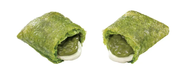 宇治抹茶クリームとミルククリームの断面が見えるゼッテリアの濃厚宇治抹茶パイ。