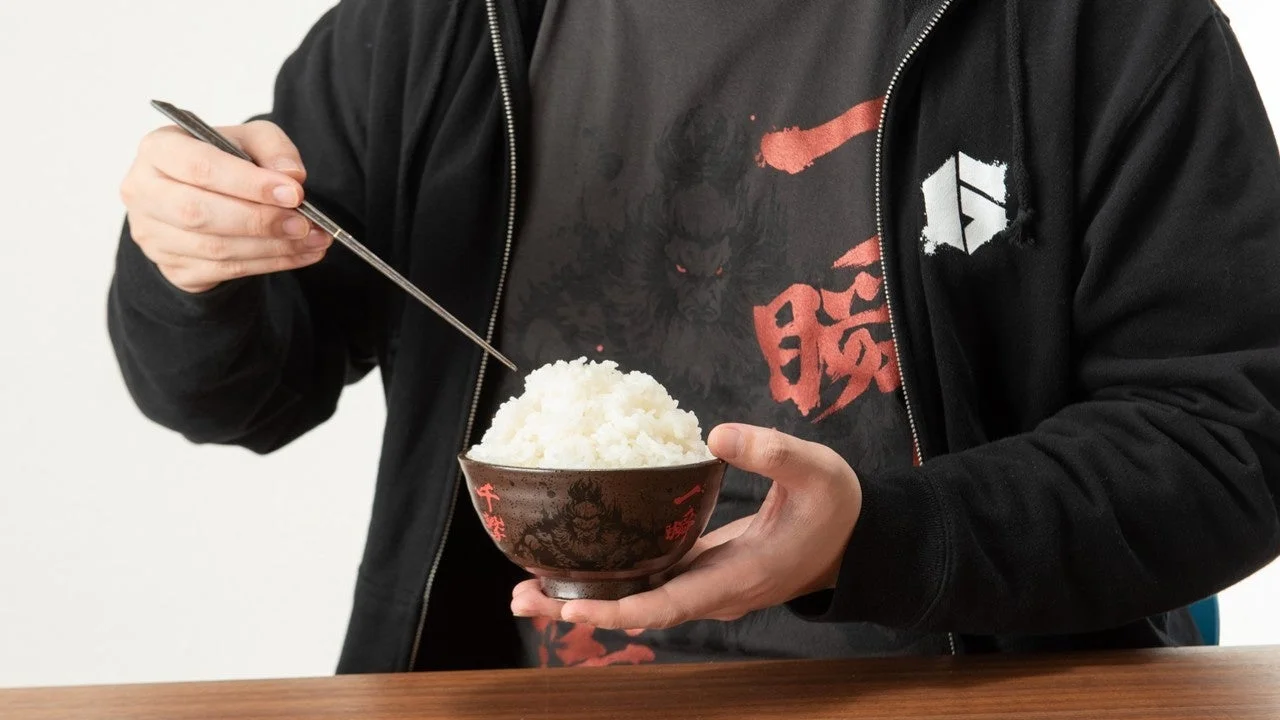 真豪鬼米とお茶碗での食事イメージ