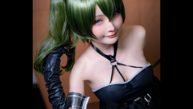 セクシーすぎるユーベル！　とうか、『葬送のフリーレン』のキャラクターコスプレ写真を公開