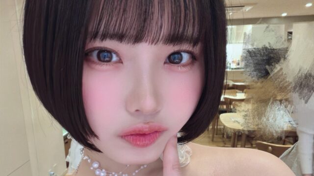 楽しさ全開のセクシー自撮り！　まめだいふく、白ふわふわで魅せる大人っぽい一枚を公開