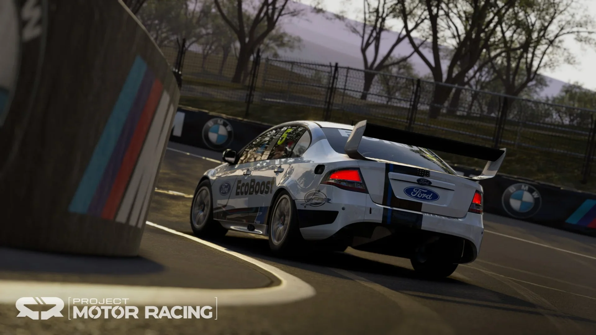 Project Motor Racingに登場するFord Falcon V8 2013のレース走行後方からの視点