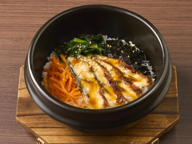 ごちそう感あふれる「うなぎの石焼ビビンバ」