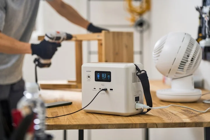 作業中に電動工具へ給電する小容量ポータブル電源