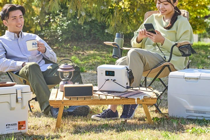 アウトドアで利用される小容量ポータブル電源