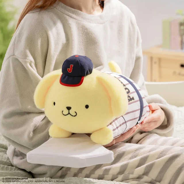 EXH賞 ヘッドスライディング抱き枕 ポムポムプリン（人が持っている）