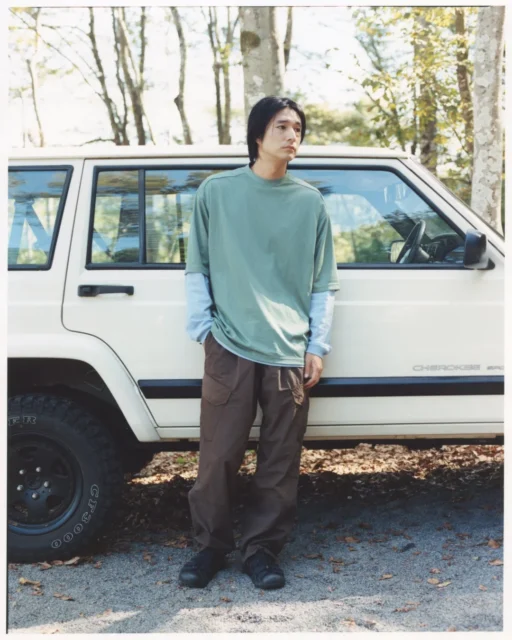 車の横でHYPERPORT H2サンダルを履く男性