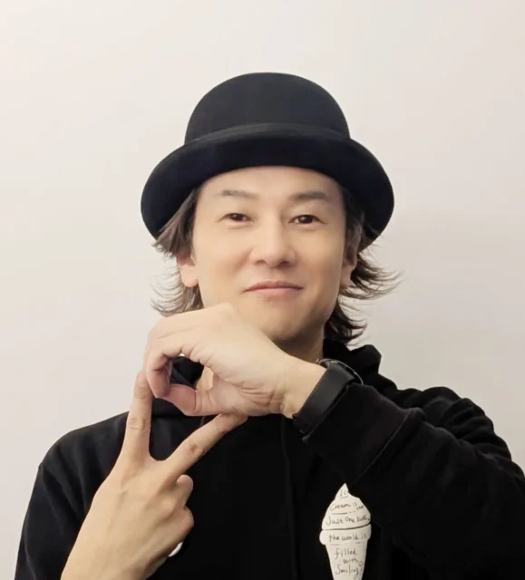 アイスクリーム評論家「アイスマン福留」氏の笑顔のポートレート