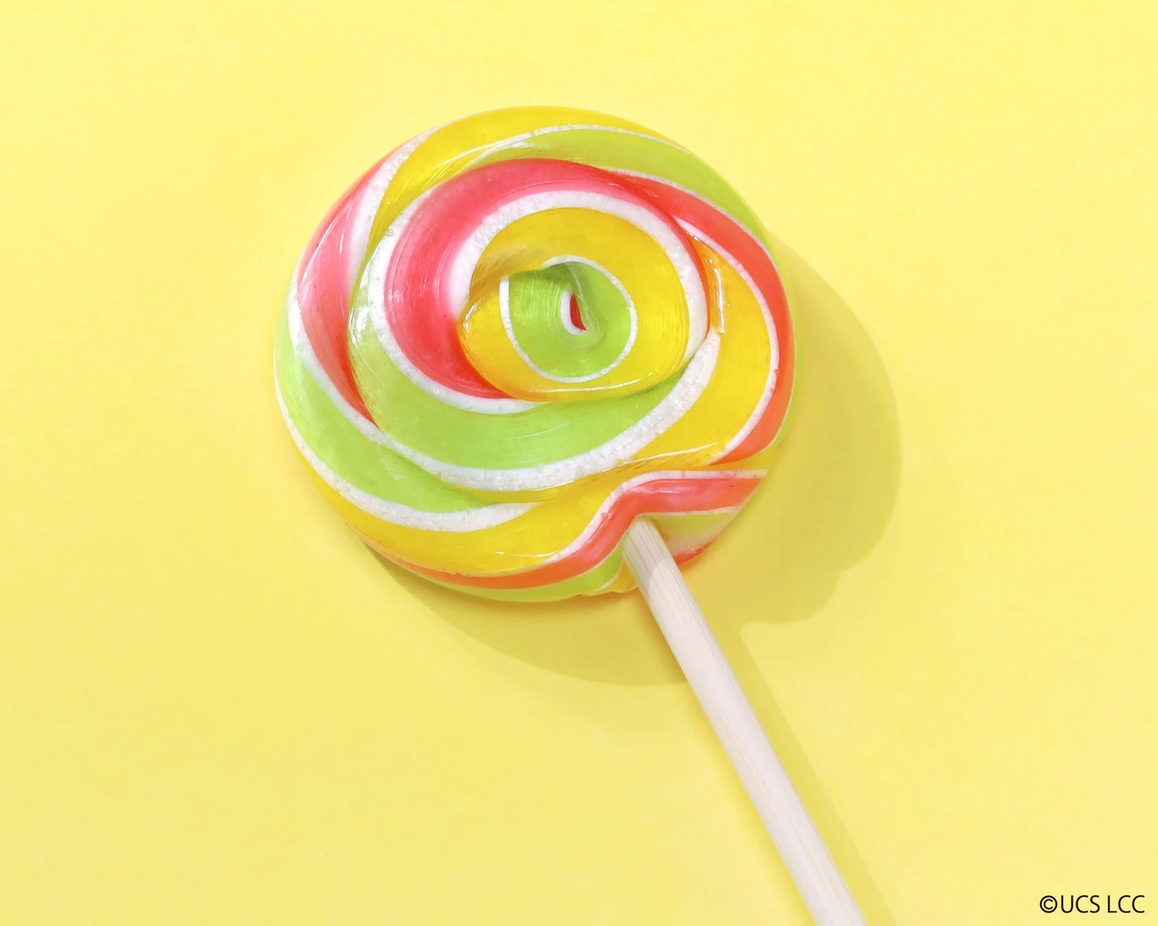 ミニオンの有名なカラーであるイエローとイースターを組み合わせた丸いロリポップ。