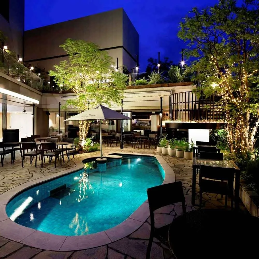 プールサイドでリゾート気分を味わえる347 CAFE & LOUNGE渋谷のテラス席