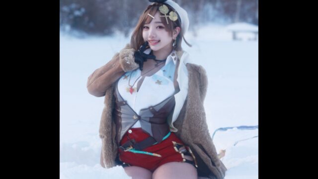 雪景色に映える錬金術師！　貴方ノさやぴ、『ライザのアトリエ』ライザリン・シュタウトのコスプレを雪地で披露