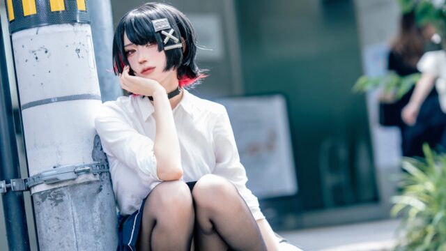 お冷めな表情がたまらない！　浅野、『ゼンレスゾーンゼロ』エレン・ジョーの女子高生制服姿を完全再現