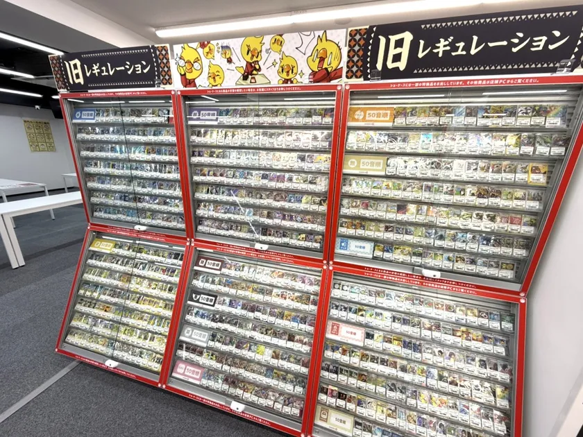ポケモンカードゲームの豊富な品揃えが並ぶ晴れる屋2 大須店の店内
