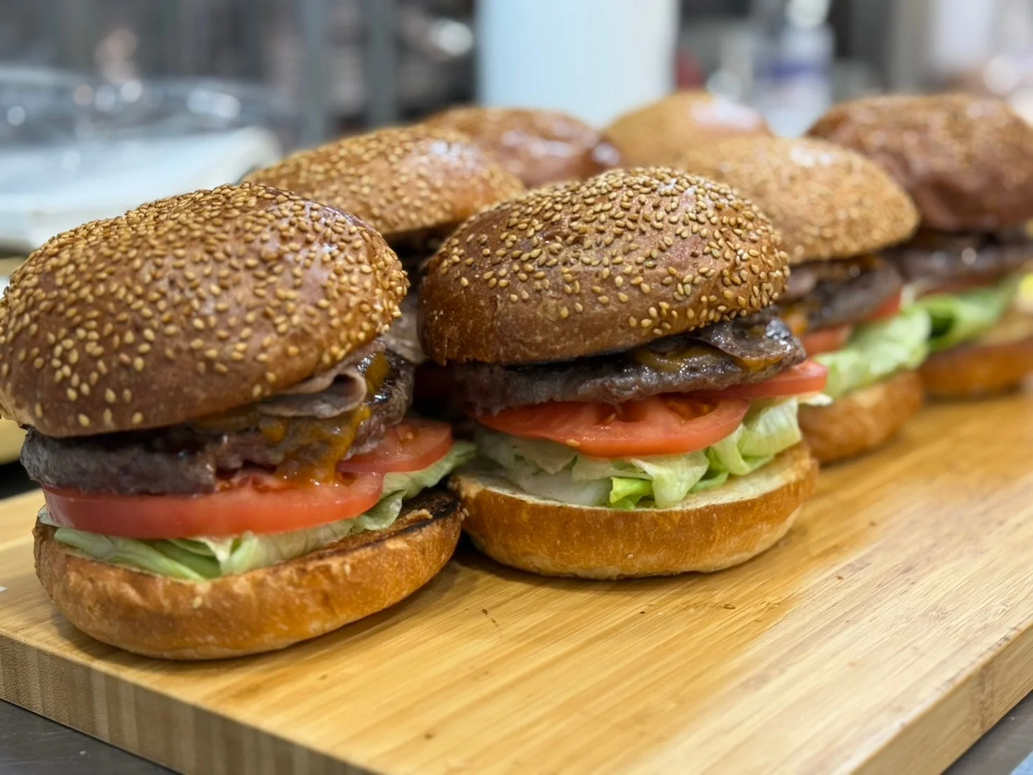 大宮牛肉店とハリーズジャンクションのハンバーガーコラボ