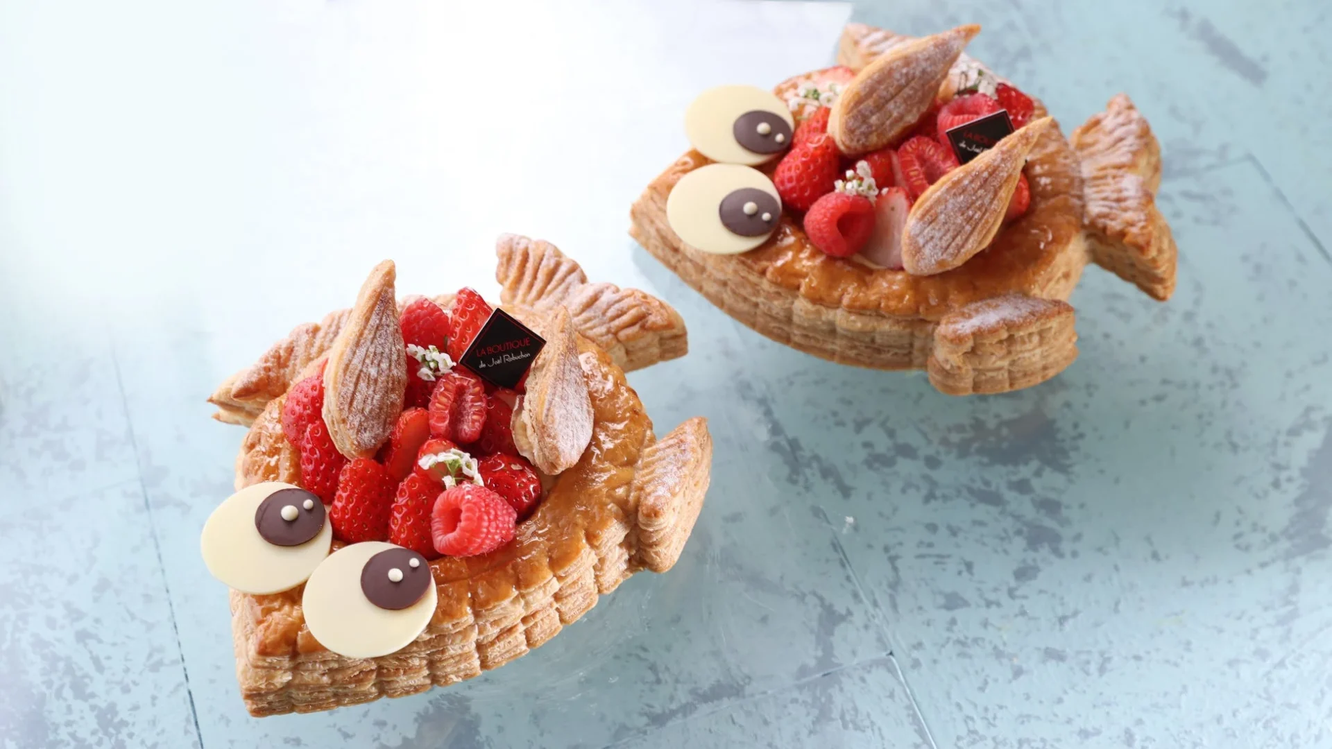 ジョエル・ロブションの魚形パイ「ポワソン ダブリル フレーズ ~苺のパイ~」