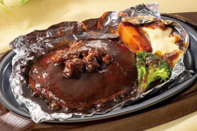 ガストの「THE 職人ビーフシチューバーグ～ホイル包み～