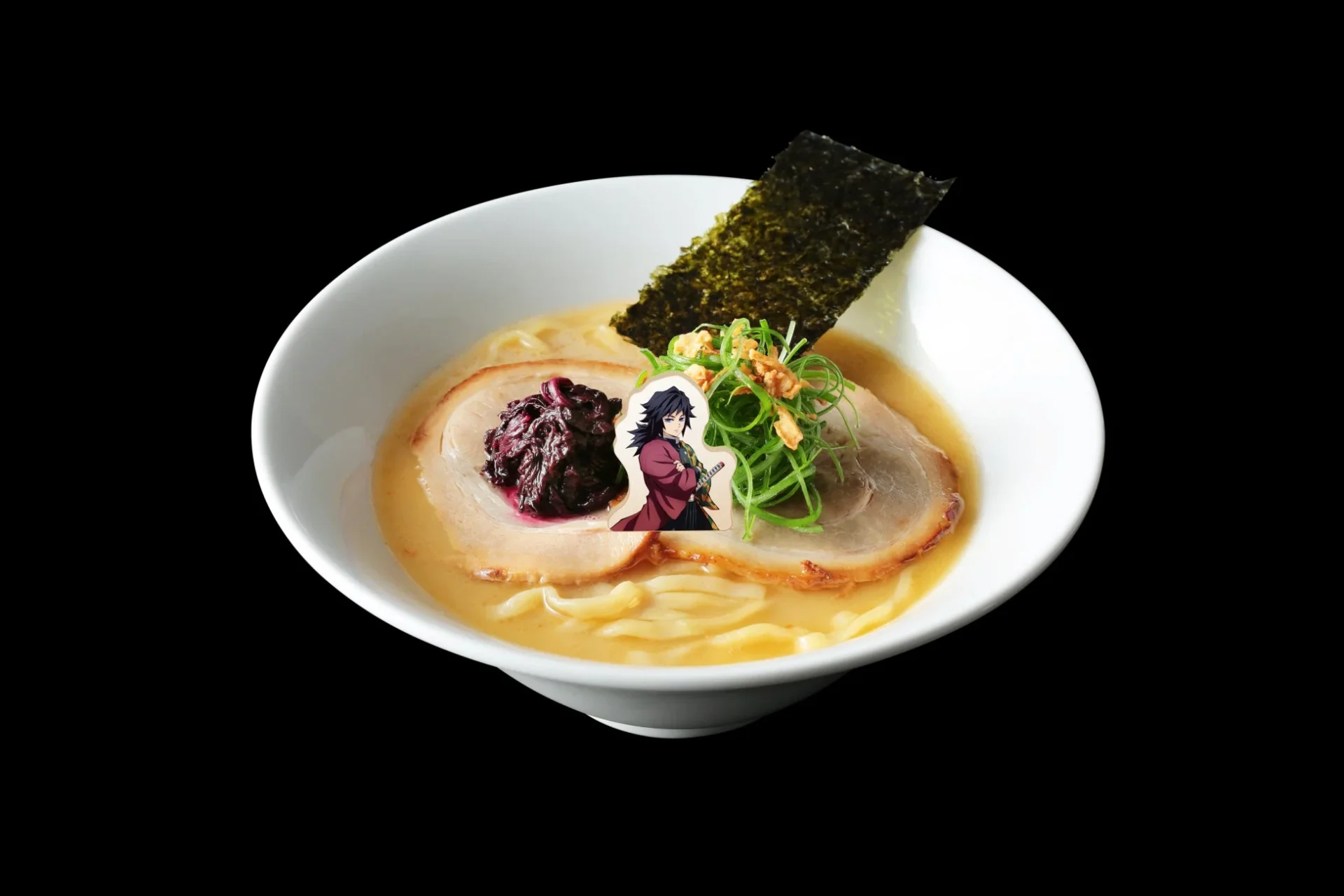 イートインで提供される凪ラーメン「豚骨煮干 濃旨の雫」。冨岡義勇のモナカがトッピングされています。