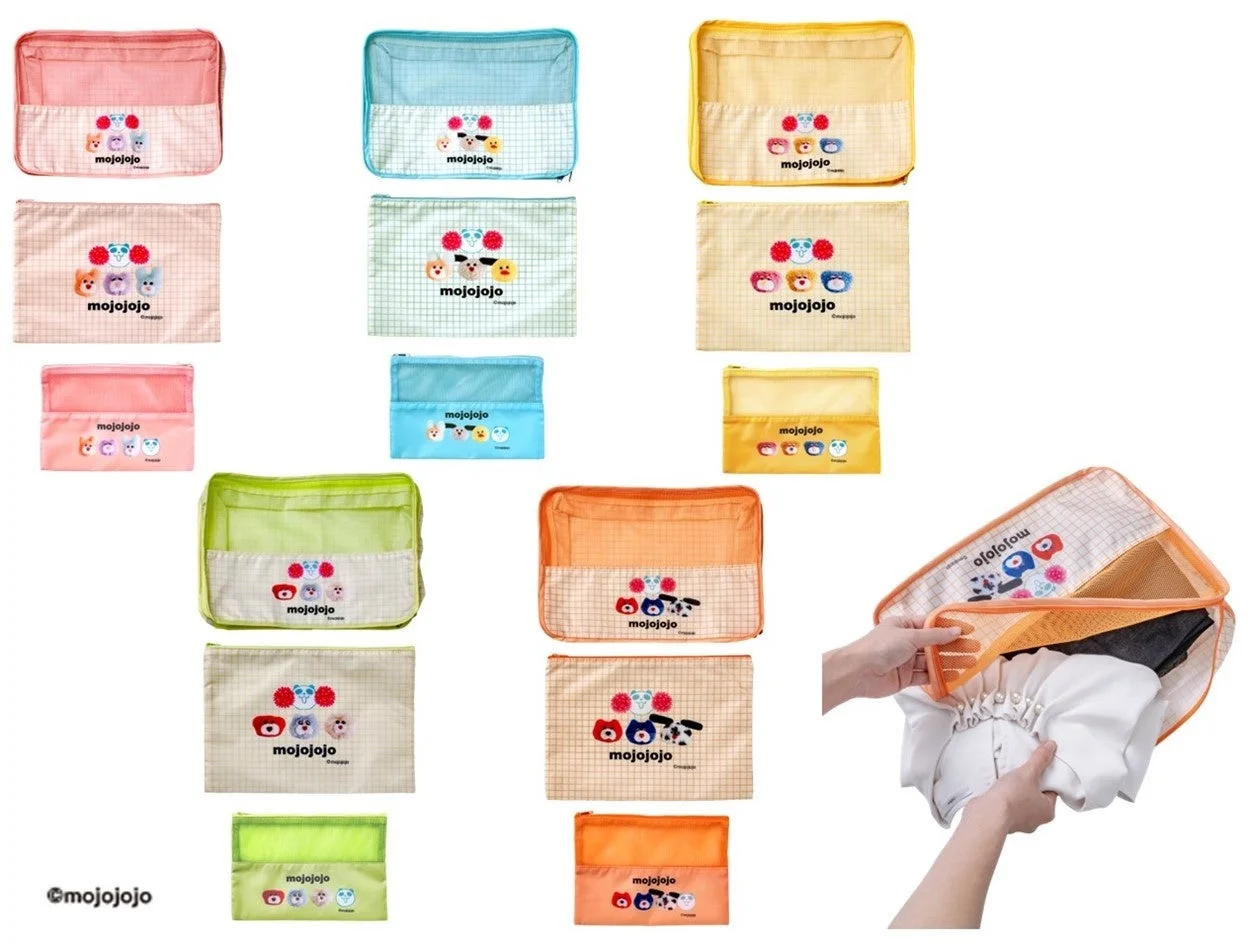 mojojojoコラボのチアパンダトラベルポーチ3点セット。複数色のポーチと、収納イメージ。