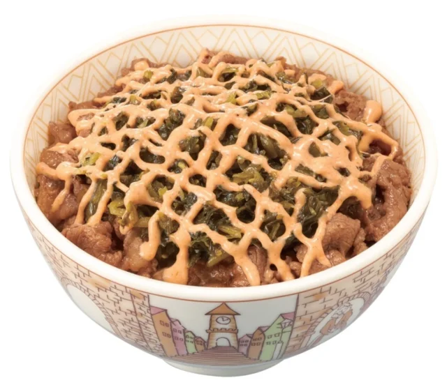 高菜明太マヨ牛丼。高菜と明太マヨネーズがトッピングされている。