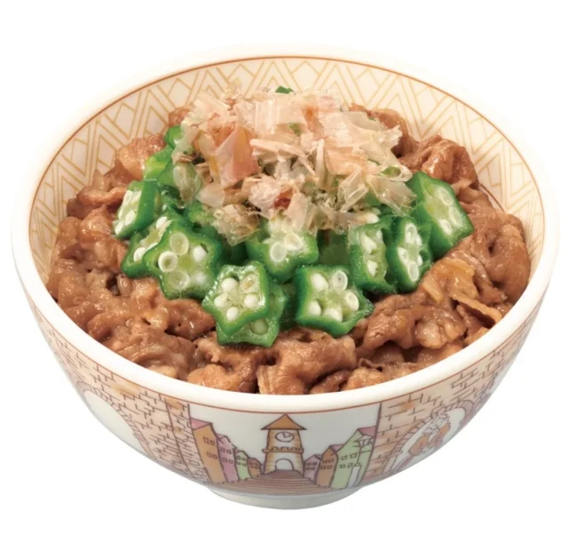 かつぶしオクラ牛丼。オクラとかつお節がトッピングされている。