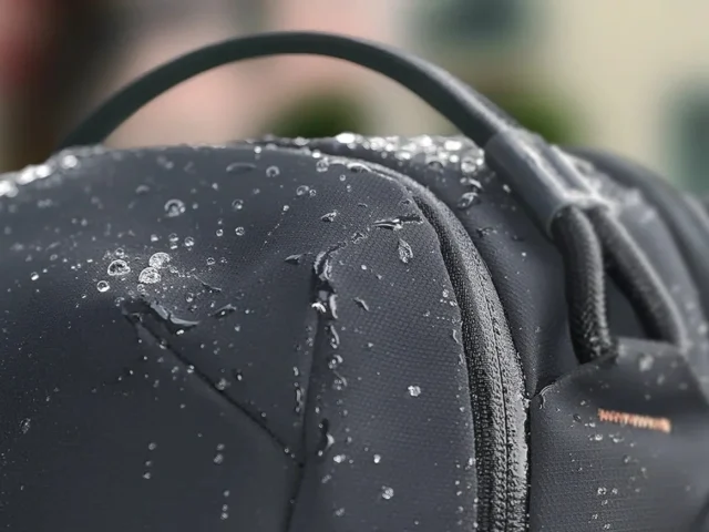 PGYTECH OneGo Lite バックパックの撥水生地に付着した水滴