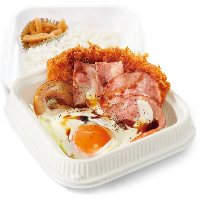 かつやのウルトラエッグカツ弁当、テイクアウト容器入り
