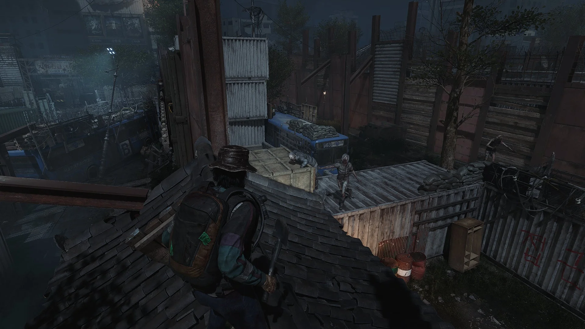 屋上からゾンビのいるエリアを見下ろすプレイヤーのゲーム画面