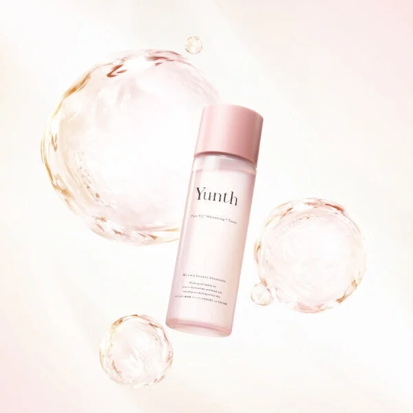 Yunth ピュアVCホワイトニングトナー（化粧水）と水滴