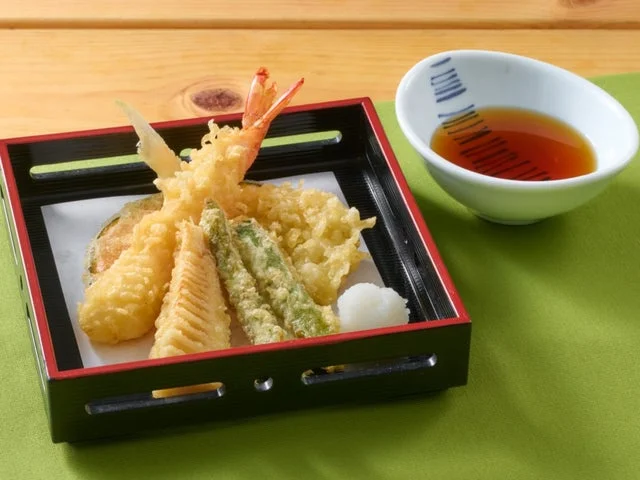 上海老、アスパラ、筍など5種の季節の天ぷら