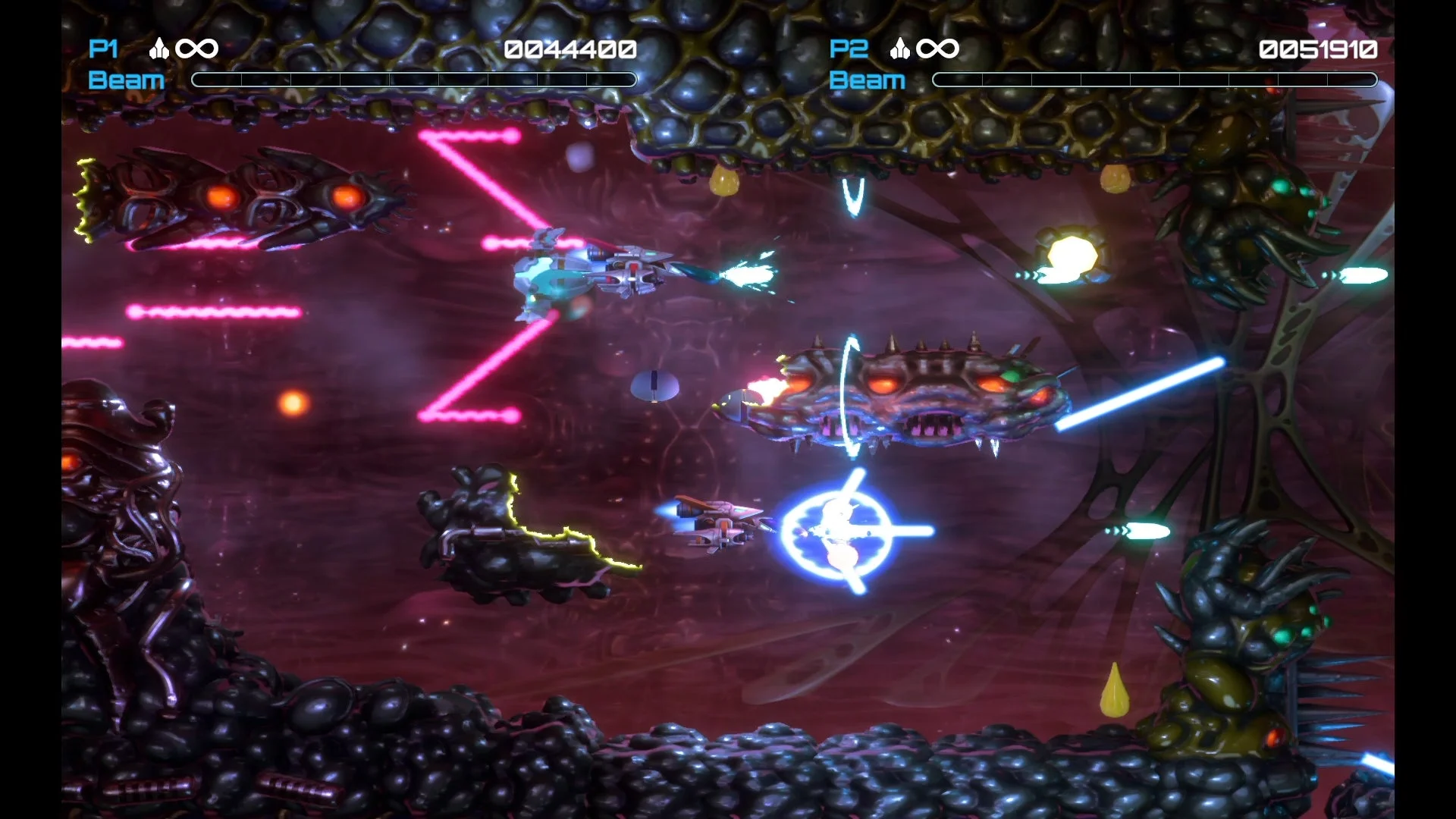 「R-Type Dimensions III」の2人同時プレイモードでのゲームプレイ画面