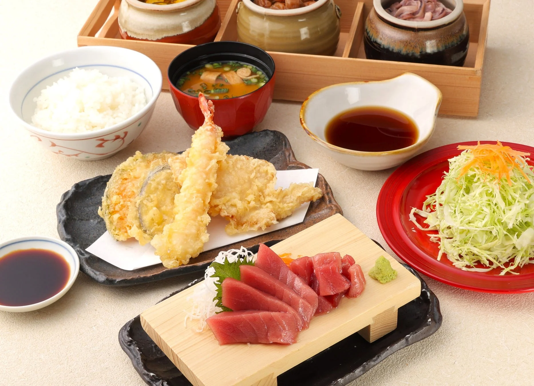 揚げたて天ぷら、市場直送生まぐろ刺身、大かまどごはんの御膳