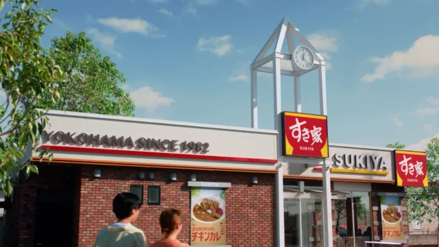 すき家の店舗外観と『炭火焼きほろほろチキンカレー』のポスター