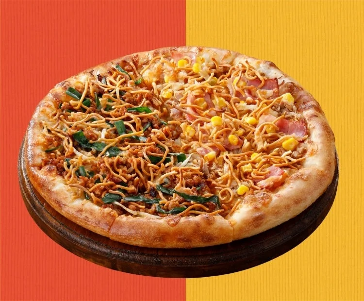 台湾ミンチとハッピーマヨのハーフ＆ハーフピザ