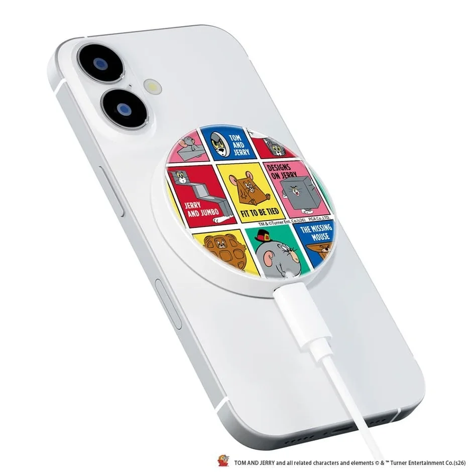 トムとジェリー コマ割りデザイン充電器をiPhoneに装着した使用イメージ