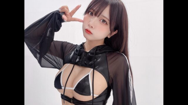 セクシーすぎる黒いラッシュパーカー！　とみこ、念願の衣装で大人っぽい魅力を全開に